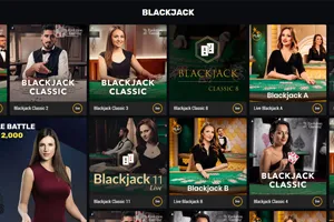 Blackjack-Spiele in der Casino-Lobby